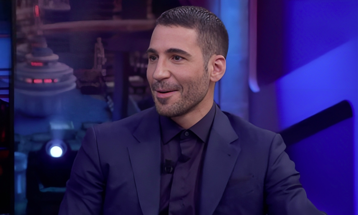 Miguel Ángel Silvestre hizo un cameo en sus inicios como actor en una serie de los años 2000. Atresmedia Televisión