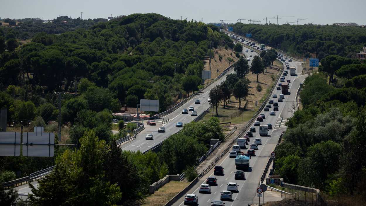 Varios vehículos durante la operación salida de agosto en la A-5, a 31 de julio de 2024, en Madrid. EP
