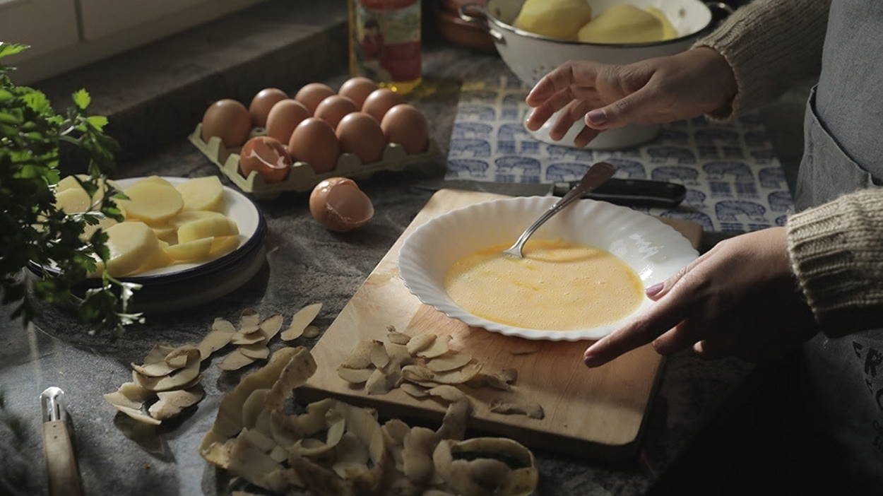 Variación del coste de hacer una tortilla de patata en los últimos años. EP.