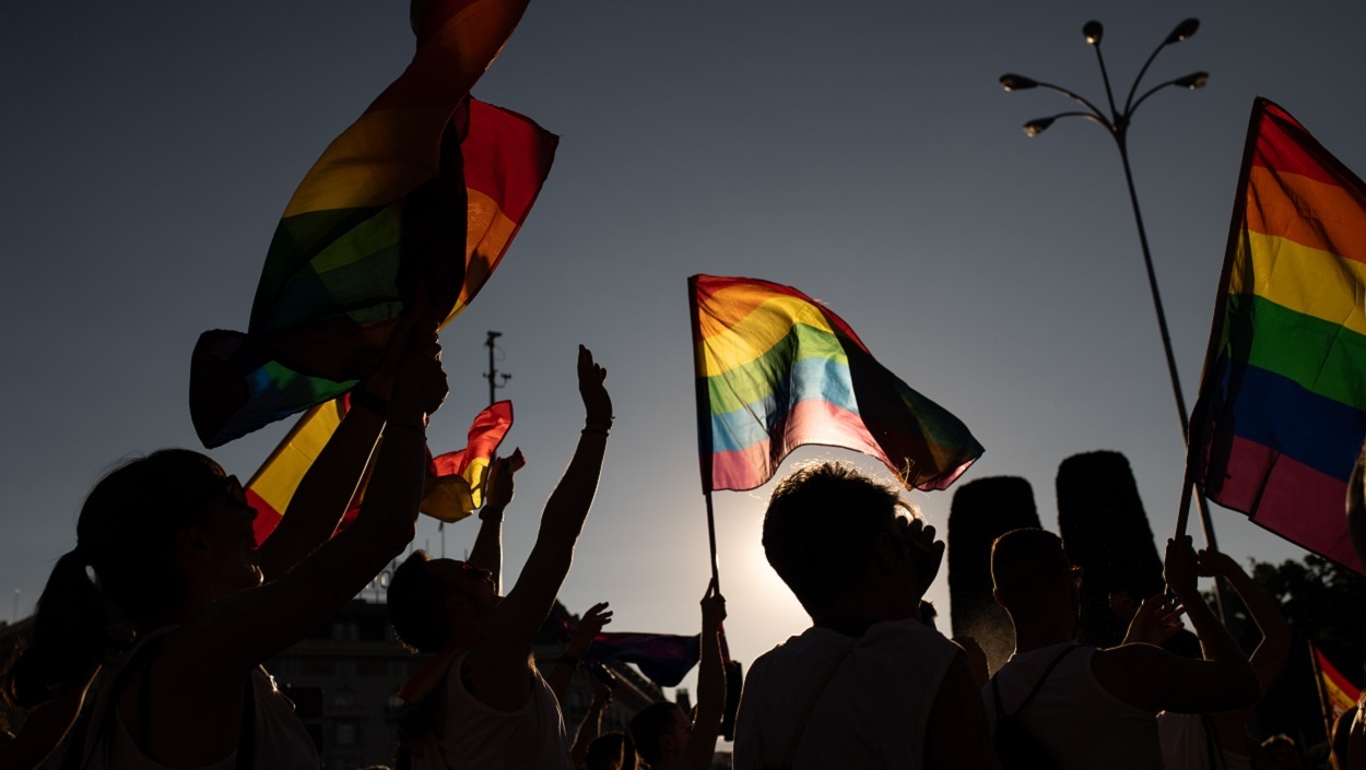 Imagen de recurso de varias banderas LGTBI durante el Orgullo. Archivo/EP.
