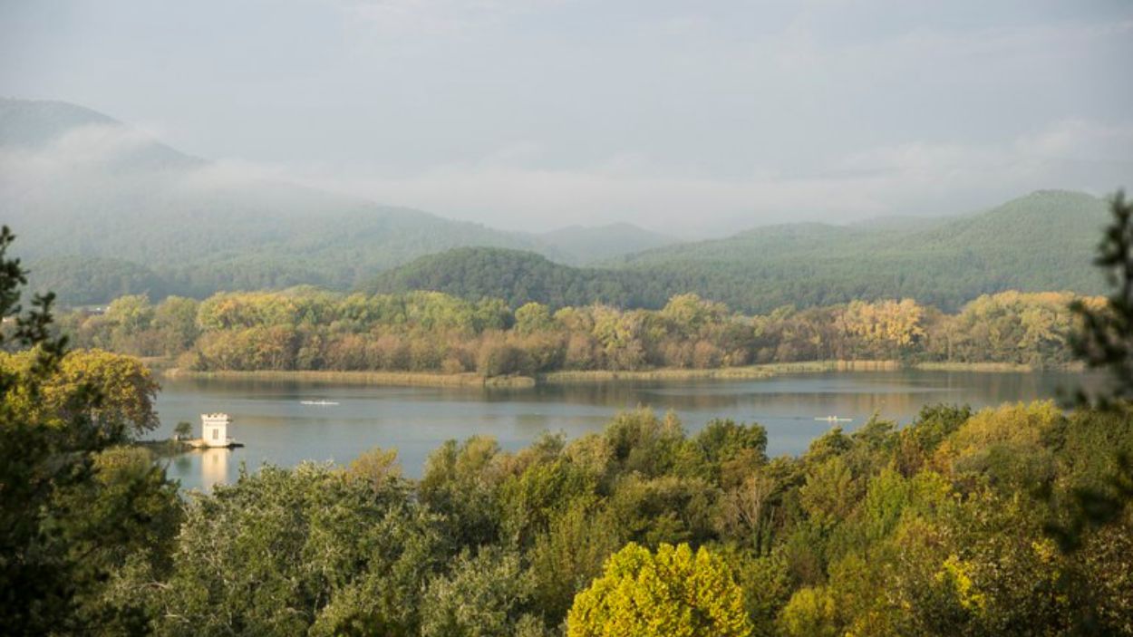 El lago de Banyoles, en la provincia de Girona, es un lago glacial, de origen kárstico (Foto Ayuntamiento de Banyoles)