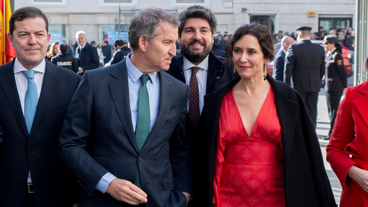 Feijóo a su llegada a los actos conmemorativos del día de la Constitución. EP