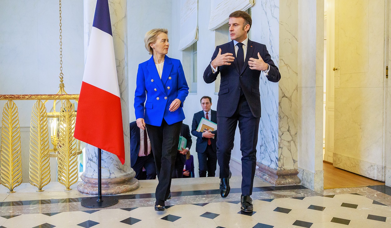 La presidenta de la Comisión Europea, Úrsula von der Leyen, y el presidente francés, Emmanuel Macron