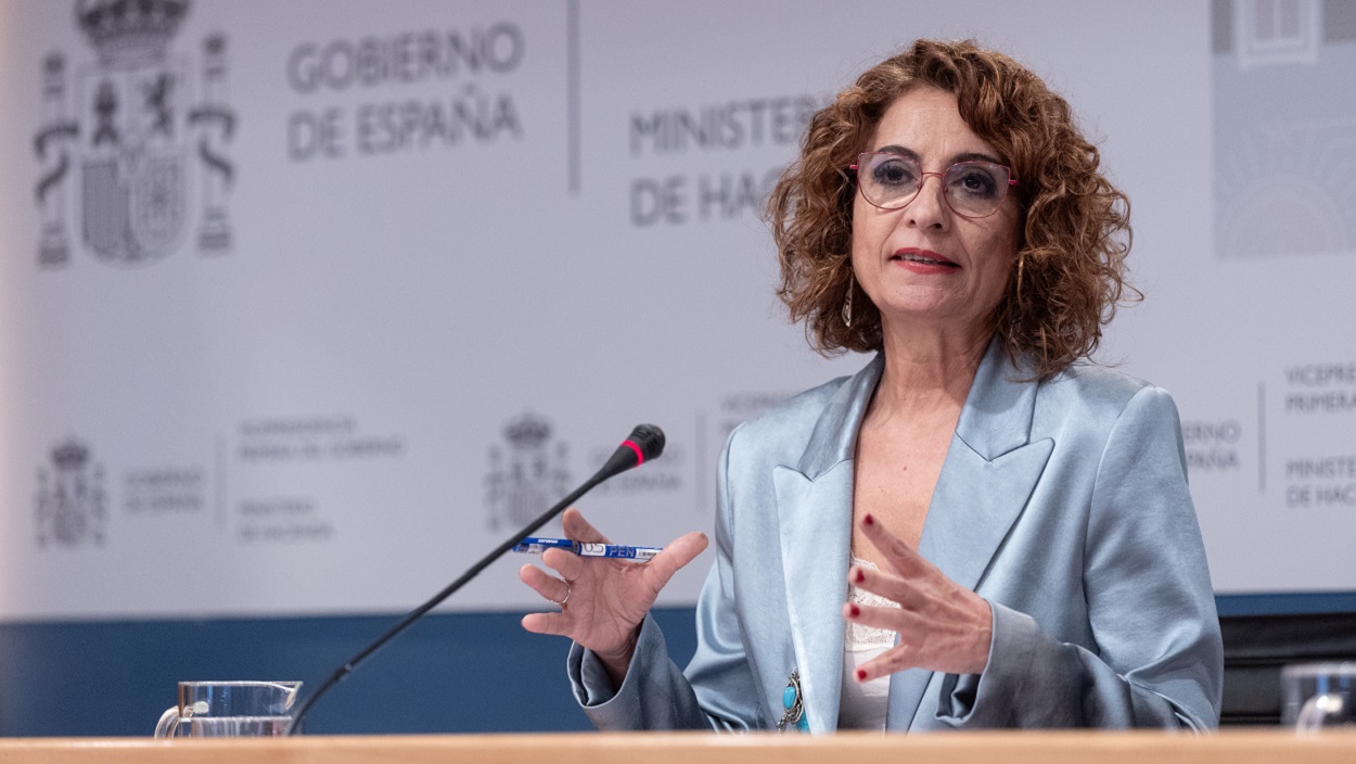 La vicepresidenta primera y ministra de Hacienda, María Jesús Montero, durante una rueda de prensa, en el Ministerio de Hacienda, a 24 de febrero de 2025. EP.