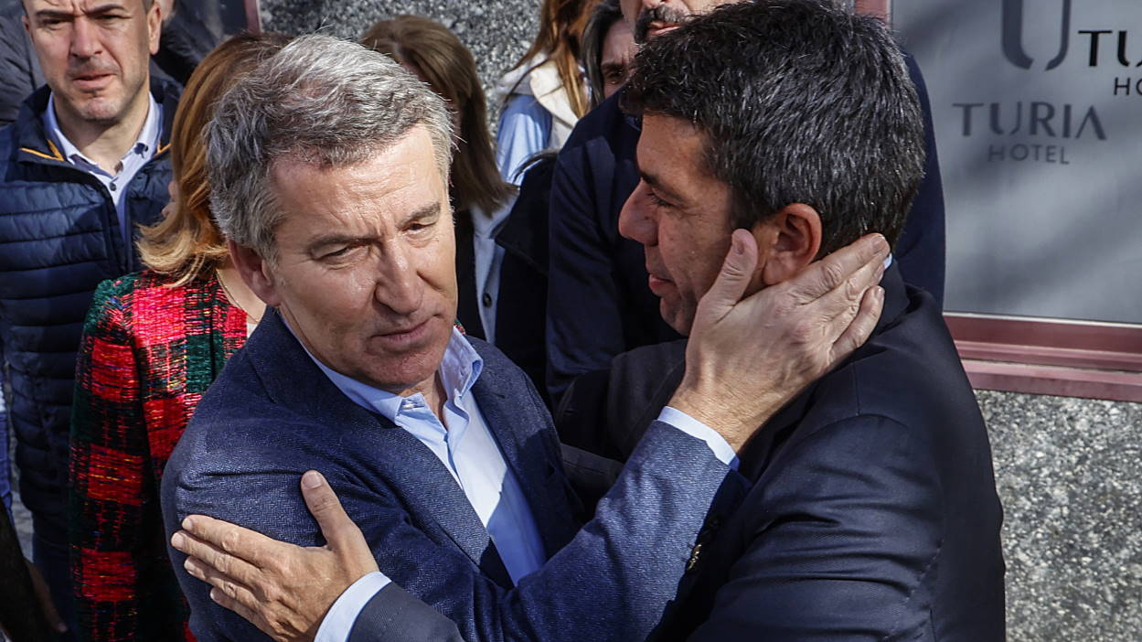 Alberto Núñez Feijóo, líder del Partido Popular, y el presidente de la Comunitat Valenciana, Carlos Mazón. EP