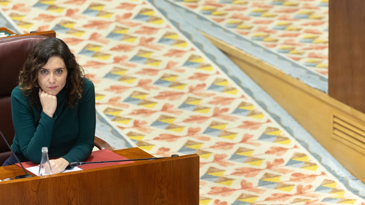 La presidenta de la Comunidad de Madrid, Isabel Díaz Ayuso, durante un pleno en la Asamblea de Madrid, a 13 de febrero de 2025, en Madrid (España). EP.