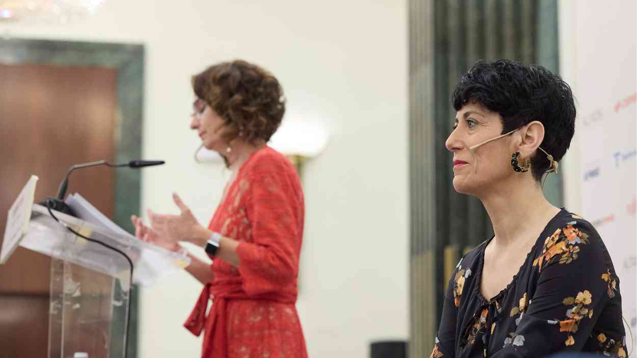 María Jesús Montero y Elma Saiz. EP