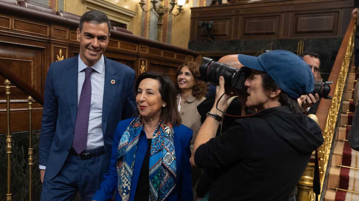 El presidente del Gobierno, Pedro Sánchez, la ministra de Defensa, Margarita Robles, y la ministra de Hacienda, María Jesús Montero. EP