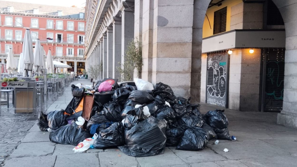 Las calles de Madrid se llenan de basura y la huelga se amplía un día más . EP. 