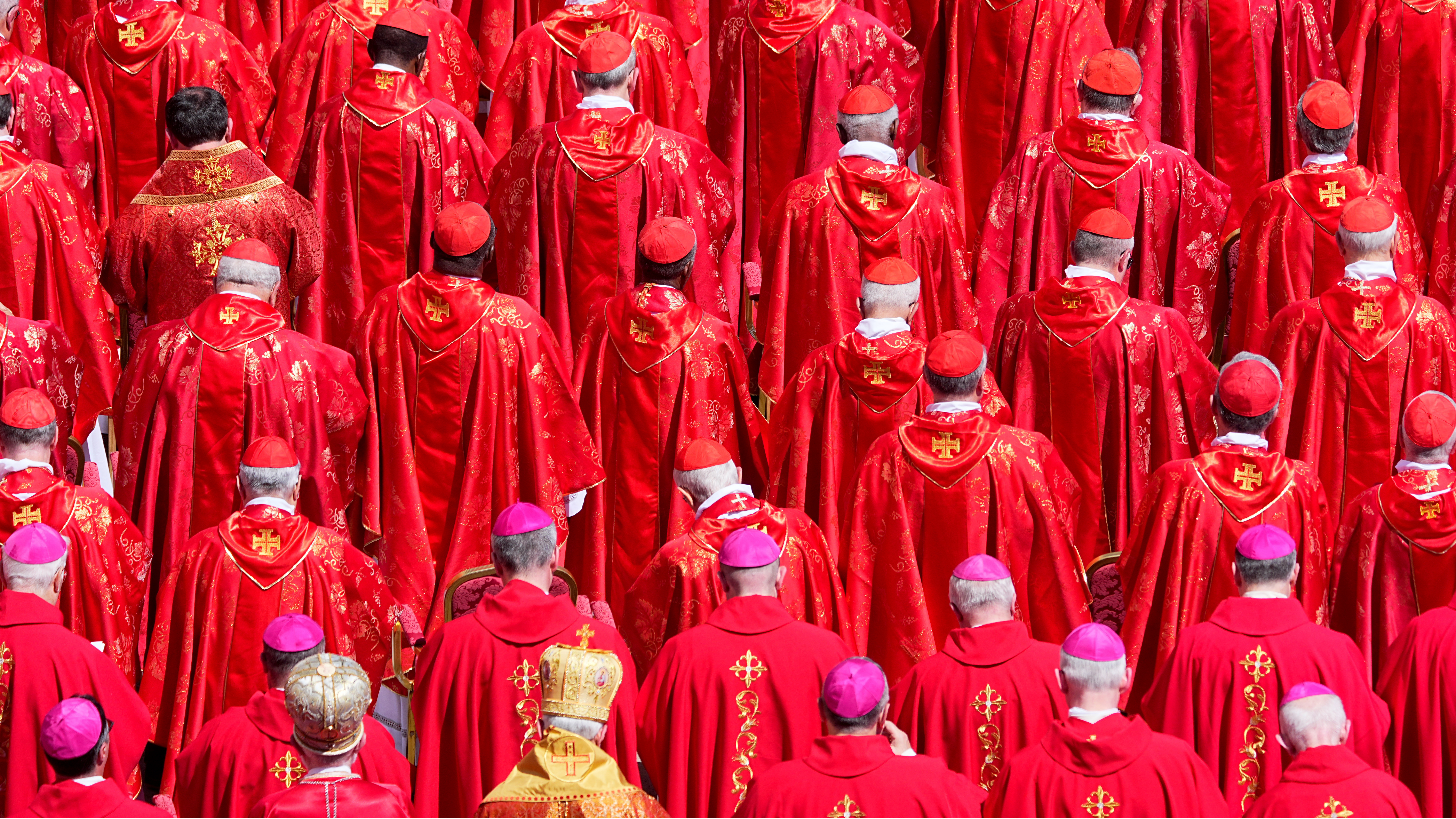 Cardenales presentes en el funeral del papa. Antes del domingo 11 de mayo, deberán reunirse en el cónclave para elegir al sucesor de Francisco. Europa Press