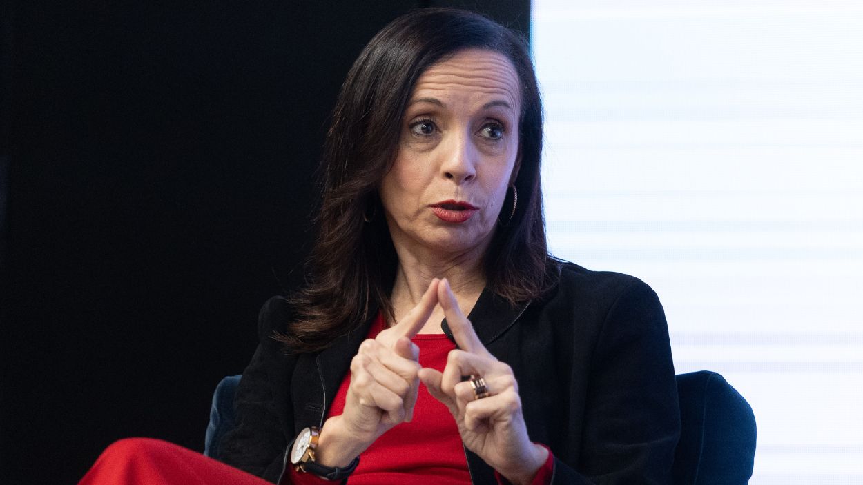 La presidenta de Redeia, Beatriz Corredor, interviene durante la primera jornada de la V edición del foro ‘Fondos Europeos’. EP.