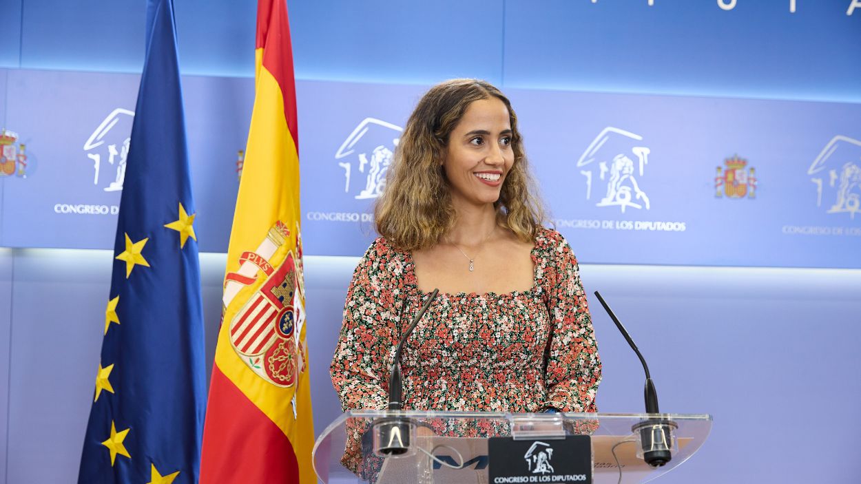 La portavoz de Más Madrid, Tesh Sidi, en rueda de prensa en el Congreso de los Diputados. EP. 